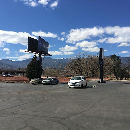Howard Johnson By Wyndham Colorado Springs Exterior foto