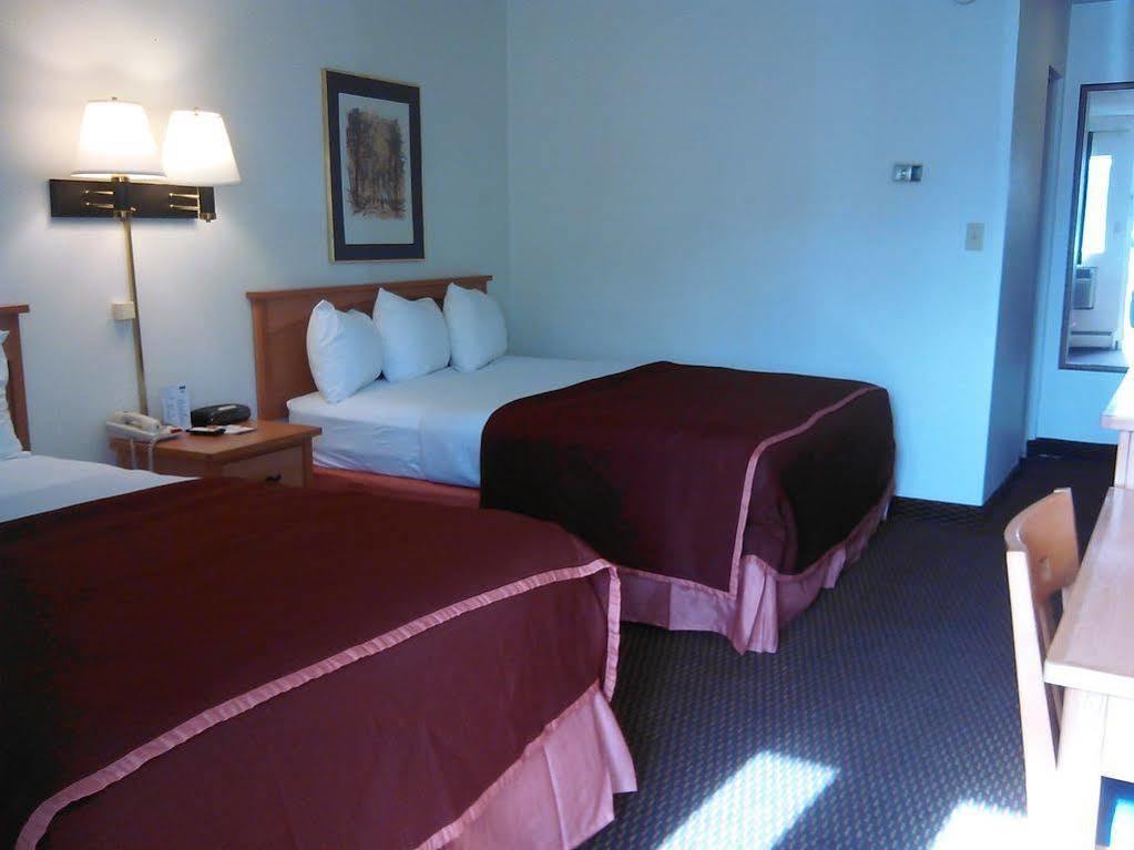 Howard Johnson By Wyndham Colorado Springs Exterior foto